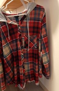 Rue 21+ plaid buttoned hooded to0